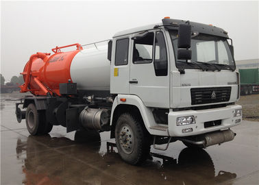 中国 HOWO 6の車輪4000L水下水のタンクローリー+ 4000L糞便の吸引のトラック8000L サプライヤー