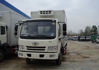 中国 Sinotruk FAW 4X2の小さい冷やされていたトラック、5Tガラス繊維のコマーシャルはトラックを冷やしました サプライヤー