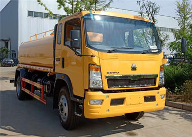 中国 Sinotruck HOWO 4x2 6の荷車引きは10トン10000リットルのタンク車にトラック水スプリンクラーの水をまきます サプライヤー
