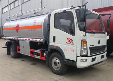 中国 Sinotruck HOWO 4x2 10M3はオイル10000リットルの燃料タンクのトラック トラックの燃料のタンカーBowserに燃料を補給します サプライヤー