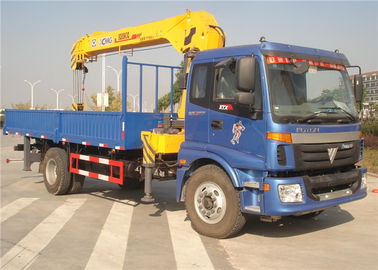 中国 中国のSinoトラックFOTON 4x2のトラックは8トンのクレーンを貨物によって取付けられたまっすぐな腕XCMGクレーン取付けました サプライヤー