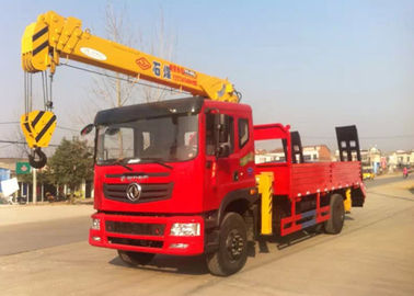 中国 Dongfeng 4x2は4トン クレーン トラック、2つの車軸トラック望遠鏡クレーンを取付けました サプライヤー