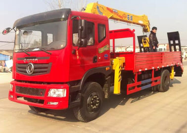 中国 Dongfeng 4x2のトラックはクレーン/5トン クレーン車の高性能を取付けました サプライヤー