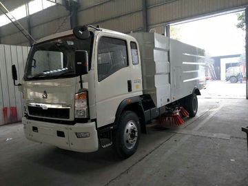 中国 高く有効な街路清掃人のトラック、道の広範な機械を集める4x2塵 サプライヤー