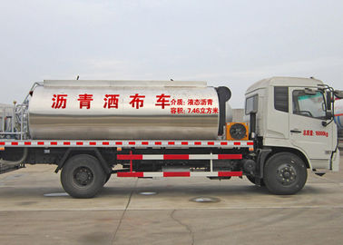中国 Sinotruk Dongfeng 4X2のアスファルト ディストリビューターのトラック、6.7 CBMの瀝青のタンク車 サプライヤー