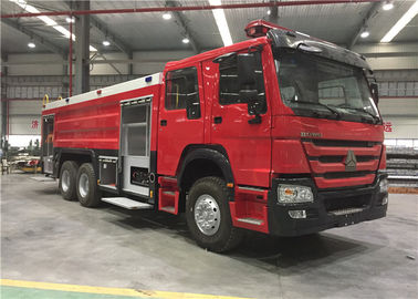 中国 ユーロII 4x2 Sinotrukの消火活動のトラック7000l水泡の火の救助のトラック サプライヤー