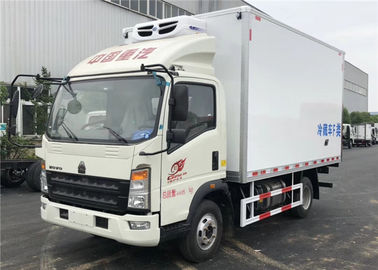 中国 HOWO 4x2は内部箱のトラックのガラス繊維トラック3トンを冷蔵庫の冷凍庫の冷やしました サプライヤー