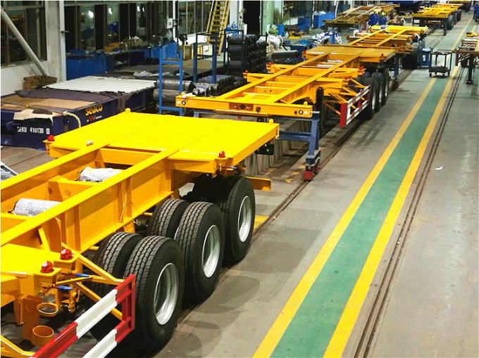 中国有名なCLW 40-60のトンの平床式トレーラーの掘削機のトラックのトレーラーおよび低い平面トレーラー